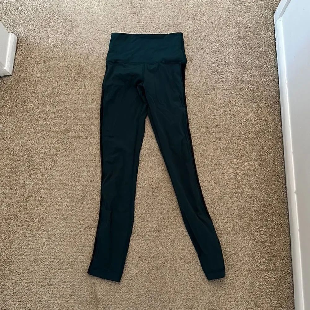 Lululemon Green and Mesh 2 Legging New